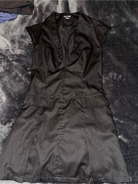 PrettyLittleThing Black V-Neck Tailored Mini Dress